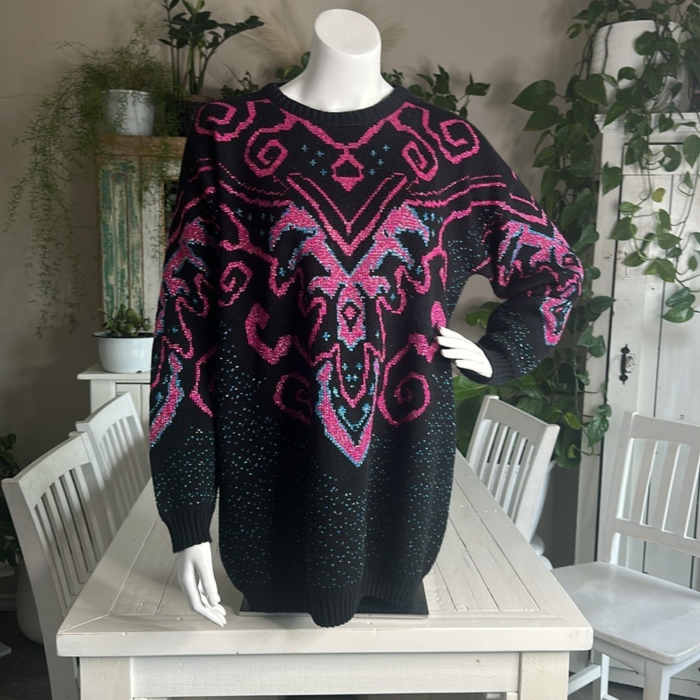 Vintage 1980s Distinctly different black, metallic, pink& blue abstract pattern